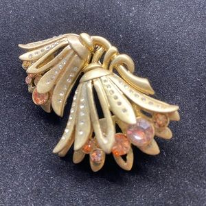Fashion Brooch With Gold Metallic Flowers And Clear And Pink Rhinestones